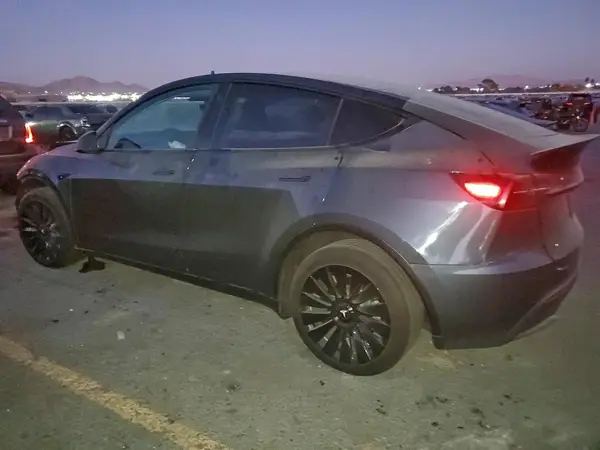 7SAYGDEE6PF603155 2023 TESLA MODEL Y - Image 2