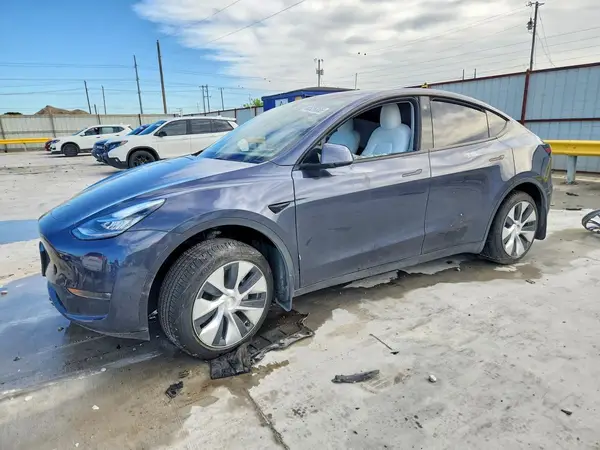 7SAYGDEE6PF615967 2023 TESLA MODEL Y - Image 1