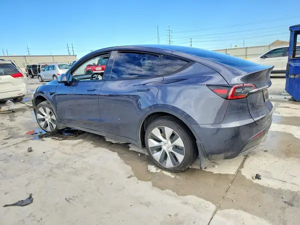 7SAYGDEE6PF615967 2023 TESLA MODEL Y - Image 2