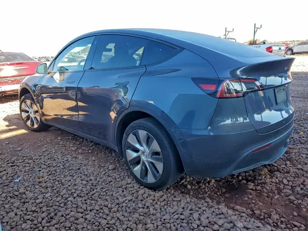 7SAYGDEE6PF618576 2023 TESLA MODEL Y - Image 2