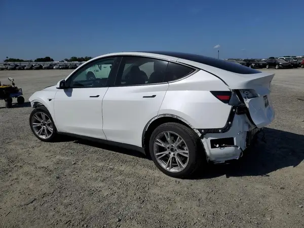 7SAYGDEE6PF624944 2023 TESLA MODEL Y - Image 2