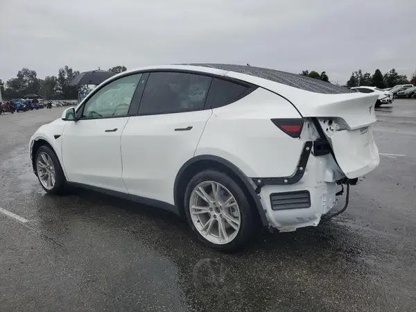 7SAYGDEE6PF625138 2023 TESLA MODEL Y - Image 2