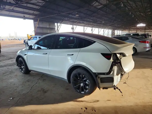 7SAYGDEE6PF626581 2023 TESLA MODEL Y - Image 2