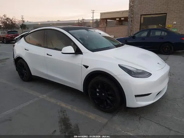 7SAYGDEE6PF628976 2023 TESLA MODEL Y - Image 1