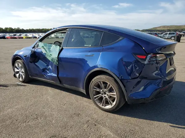 7SAYGDEE6PF633076 2023 TESLA MODEL Y - Image 2