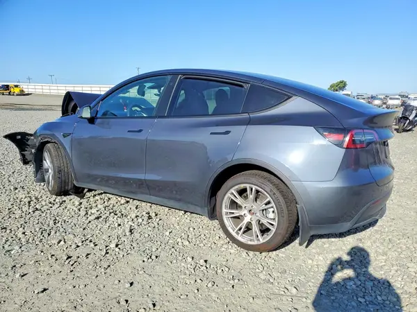 7SAYGDEE6PF634812 2023 TESLA MODEL Y - Image 2