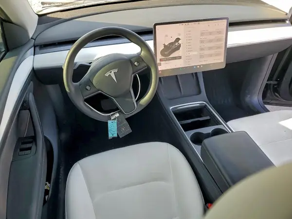 7SAYGDEE6PF635507 2023 TESLA MODEL Y - Image 8