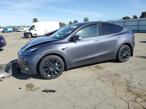 7SAYGDEE6PF637757 2023 TESLA MODEL Y - Image 1