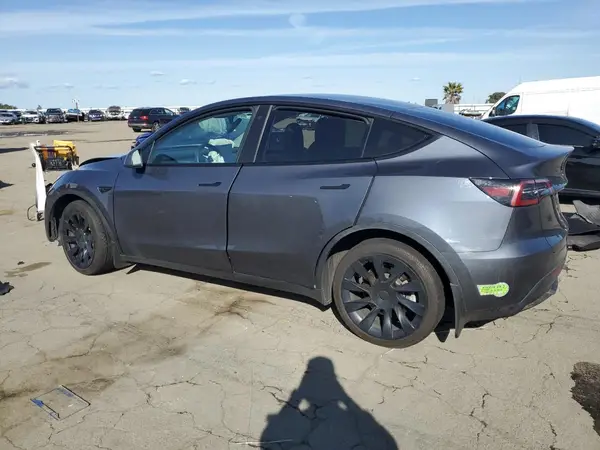 7SAYGDEE6PF637757 2023 TESLA MODEL Y - Image 2