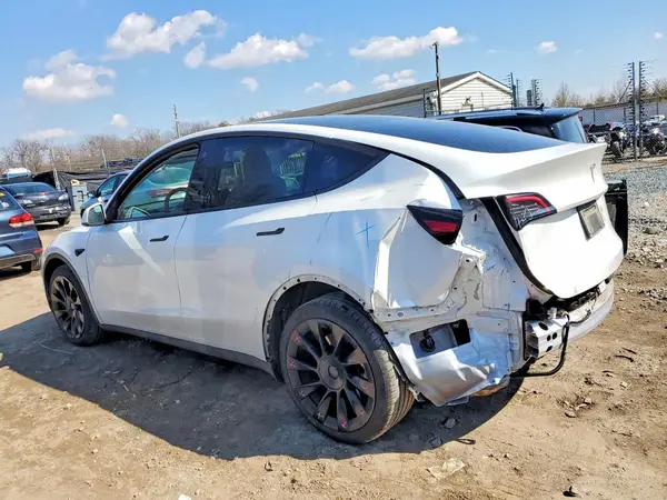 7SAYGDEE6PF638911 2023 TESLA MODEL Y - Image 2