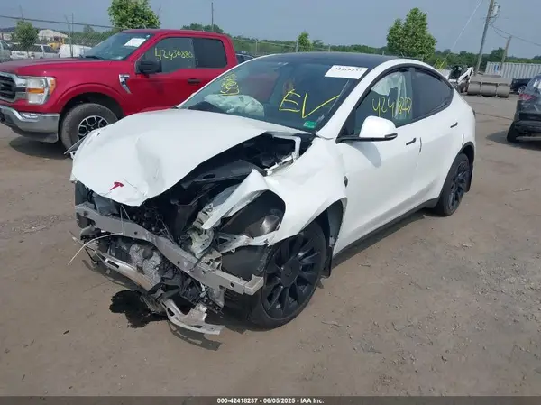 7SAYGDEE6PF668863 2023 TESLA MODEL Y - Image 2