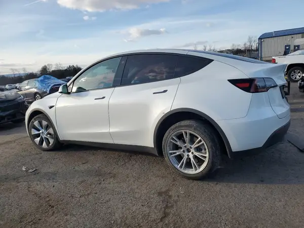 7SAYGDEE6PF675599 2023 TESLA MODEL Y - Image 2