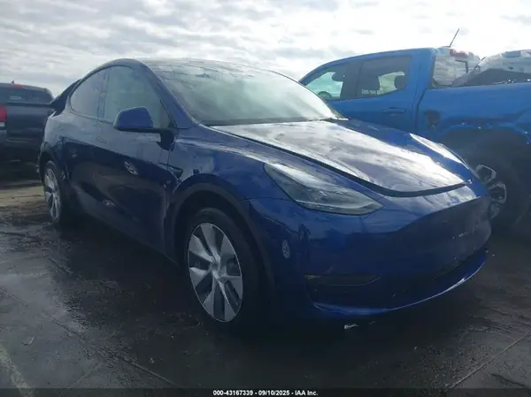 7SAYGDEE6PF685923 2023 TESLA MODEL Y - Image 1