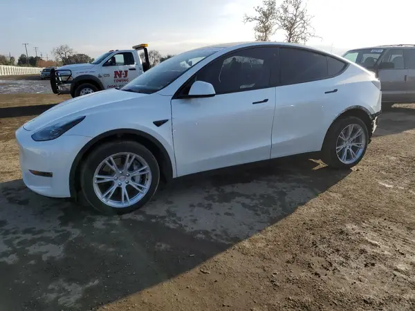 7SAYGDEE6PF687056 2023 TESLA MODEL Y - Image 1