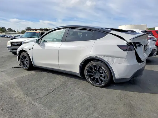7SAYGDEE6PF691978 2023 TESLA MODEL Y - Image 2