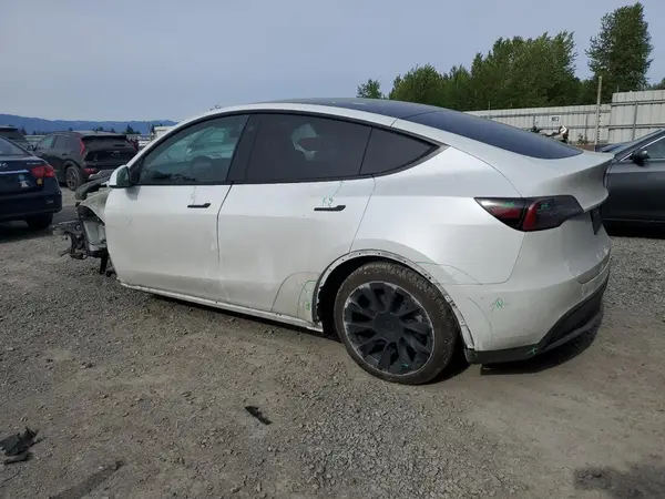 7SAYGDEE6PF692970 2023 TESLA MODEL Y - Image 2