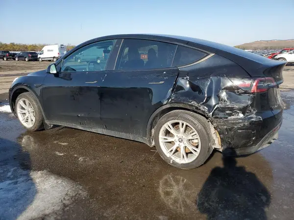 7SAYGDEE6PF705569 2023 TESLA MODEL Y - Image 2