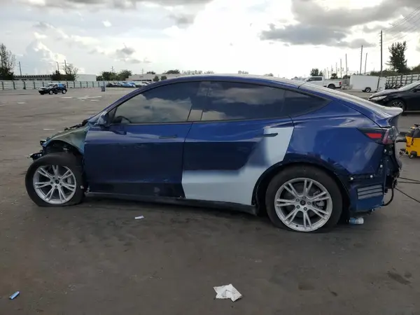 7SAYGDEE6PF707676 2023 TESLA MODEL Y - Image 2