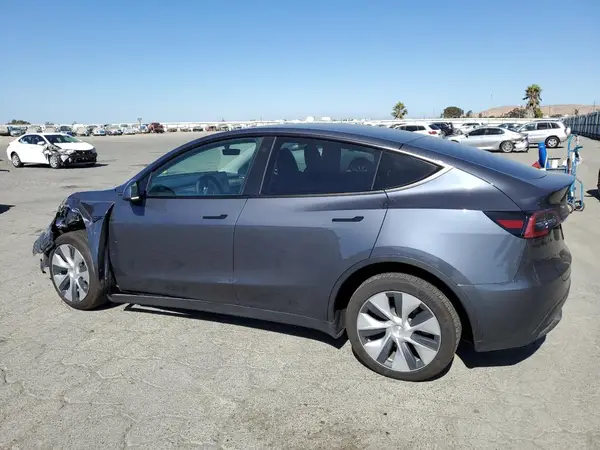 7SAYGDEE6PF742931 2023 TESLA MODEL Y - Image 2
