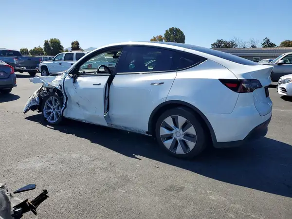 7SAYGDEE6PF745960 2023 TESLA MODEL Y - Image 2