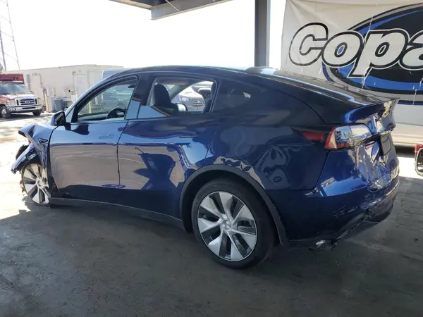 7SAYGDEE6PF747563 2023 TESLA MODEL Y - Image 2