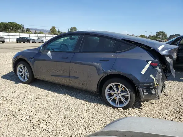 7SAYGDEE6PF747823 2023 TESLA MODEL Y - Image 2