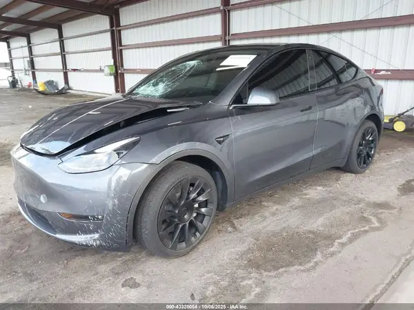 7SAYGDEE6PF750494 2023 TESLA MODEL Y - Image 2