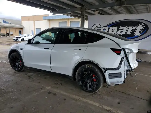 7SAYGDEE6PF751368 2023 TESLA MODEL Y - Image 2