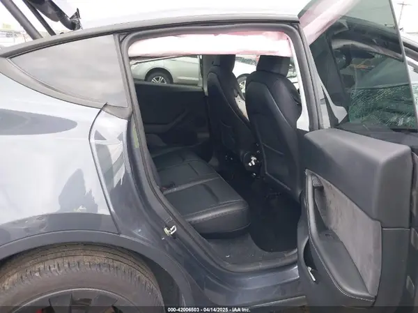 7SAYGDEE6PF763486 2023 TESLA MODEL Y - Image 8