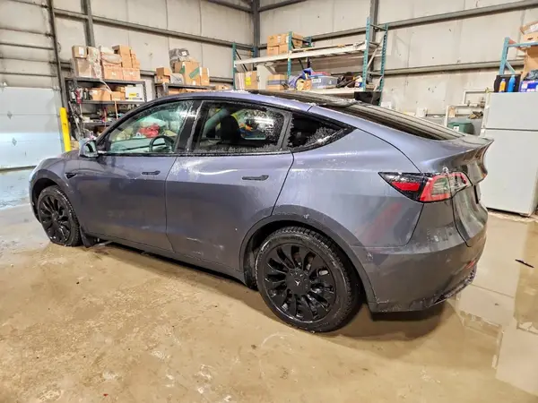 7SAYGDEE6PF775573 2023 TESLA MODEL Y - Image 2