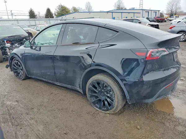 7SAYGDEE6PF792177 2023 TESLA MODEL Y - Image 2