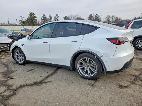 7SAYGDEE6PF799985 2023 TESLA MODEL Y - Image 2