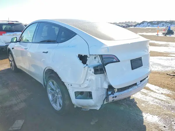 7SAYGDEE6PF801976 2023 TESLA MODEL Y - Image 2