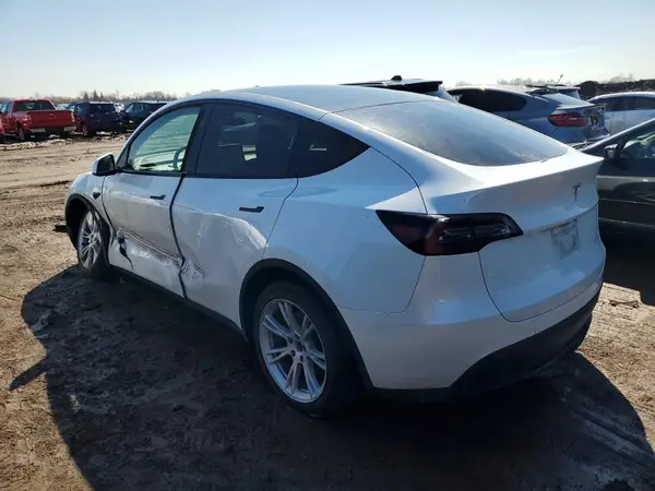 7SAYGDEE6PF802111 2023 TESLA MODEL Y - Image 2