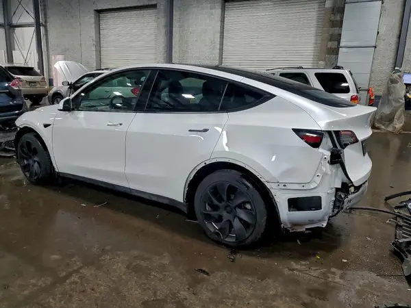 7SAYGDEE6PF806790 2023 TESLA MODEL Y - Image 2