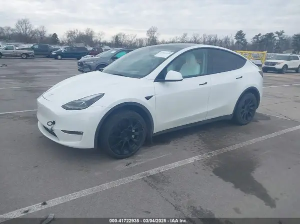 7SAYGDEE6PF808183 2023 TESLA MODEL Y - Image 2
