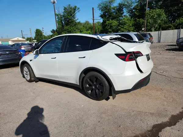 7SAYGDEE6PF808331 2023 TESLA MODEL Y - Image 2
