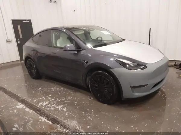 7SAYGDEE6PF810984 2023 TESLA MODEL Y - Image 1