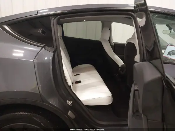 7SAYGDEE6PF810984 2023 TESLA MODEL Y - Image 8