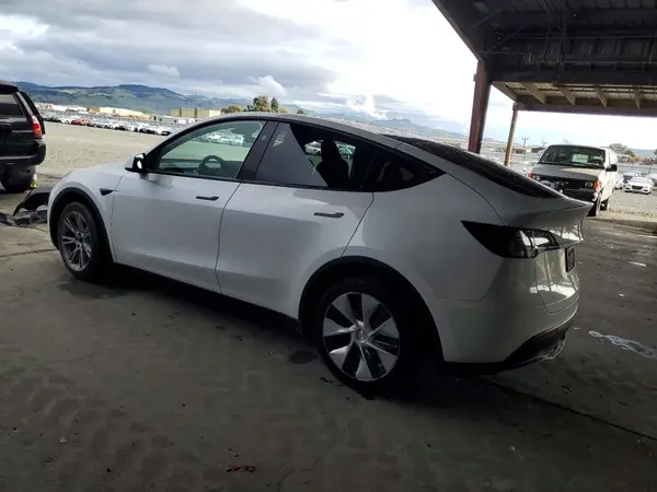 7SAYGDEE6PF816154 2023 TESLA MODEL Y - Image 2