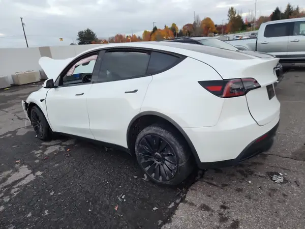 7SAYGDEE6PF825436 2023 TESLA MODEL Y - Image 2