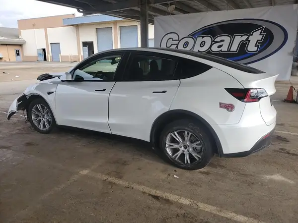 7SAYGDEE6PF826909 2023 TESLA MODEL Y - Image 2