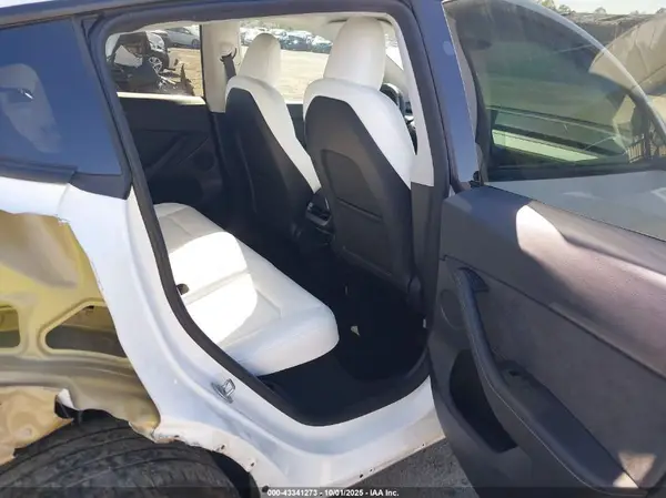 7SAYGDEE6PF830331 2023 TESLA MODEL Y - Image 8