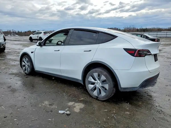 7SAYGDEE6PF837439 2023 TESLA MODEL Y - Image 2