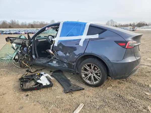 7SAYGDEE6PF838106 2023 TESLA MODEL Y - Image 2