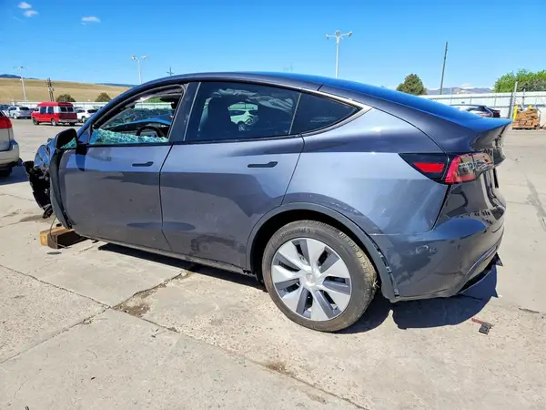 7SAYGDEE6PF851664 2023 TESLA MODEL Y - Image 2