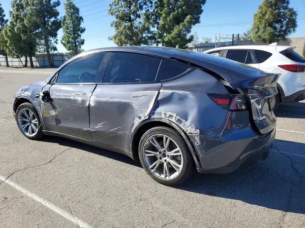 7SAYGDEE6PF872918 2023 TESLA MODEL Y - Image 2