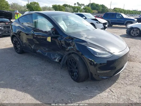 7SAYGDEE6PF876841 2023 TESLA MODEL Y - Image 1