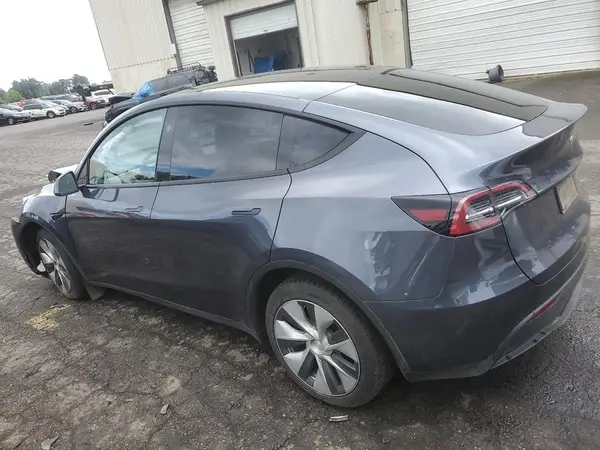 7SAYGDEE6PF883403 2023 TESLA MODEL Y - Image 2