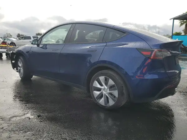 7SAYGDEE6PF885622 2023 TESLA MODEL Y - Image 2